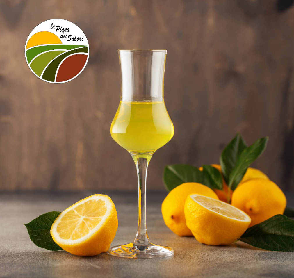 Limoncello calabrese realizzato con i limoni calabresi della piana di sibari